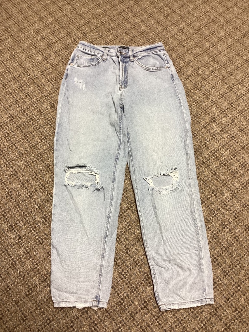 Wild Fable Supe High Rise Tapered Leg Light Wash Distressed Ripped Jeans Size 2